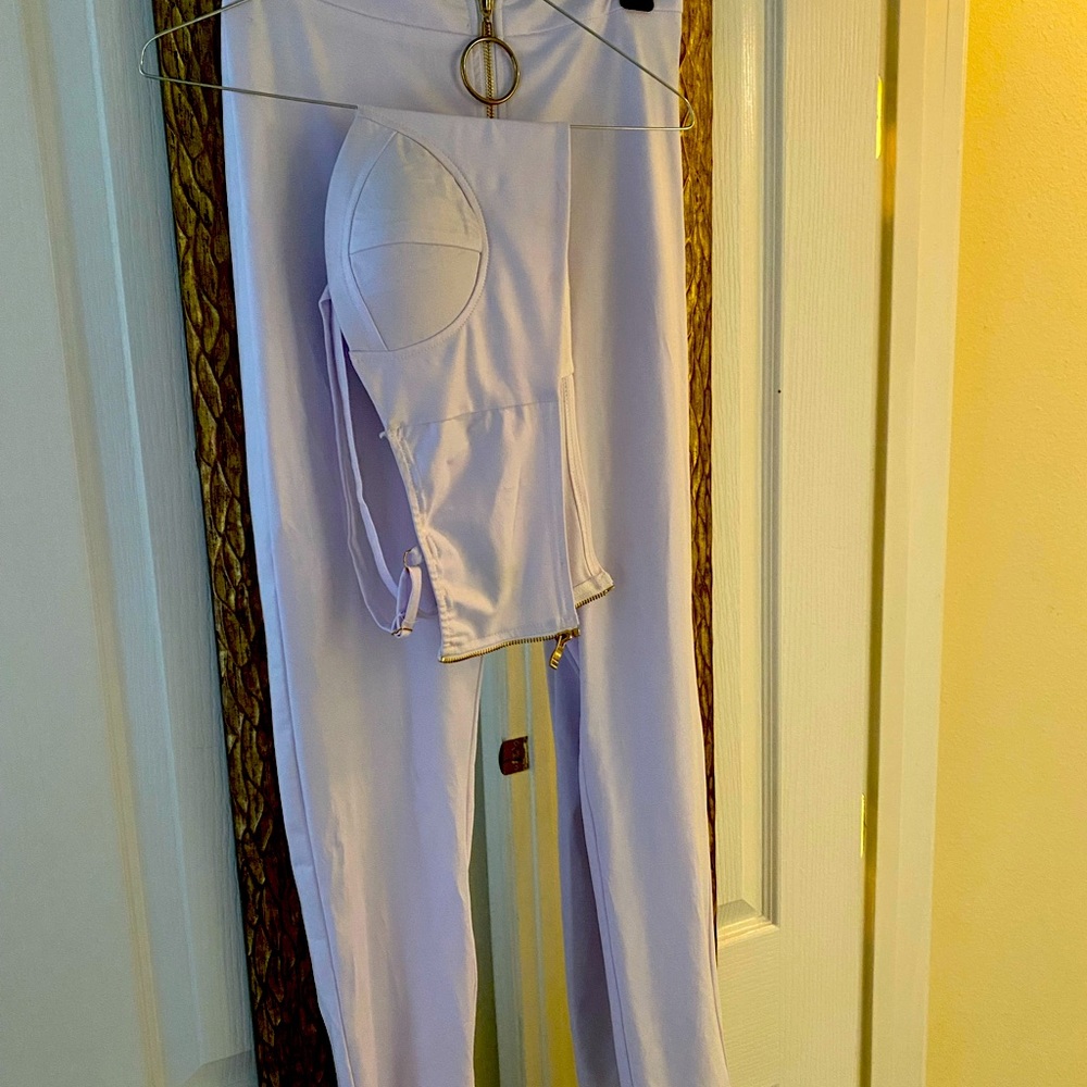 Fitted nice to your body little satin bright white set